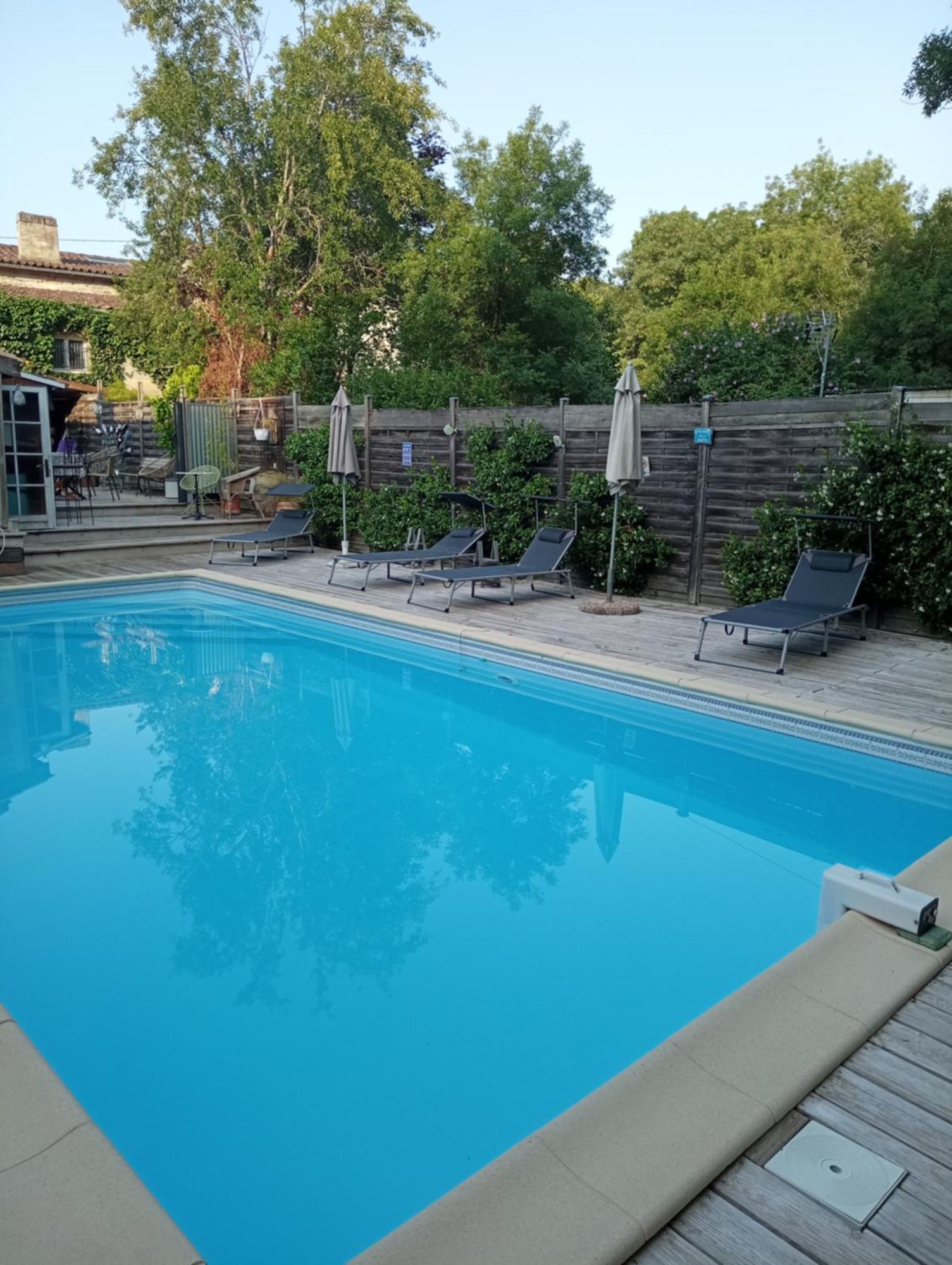 Bed and Breakfast La Girondine Galgon Екстер'єр фото