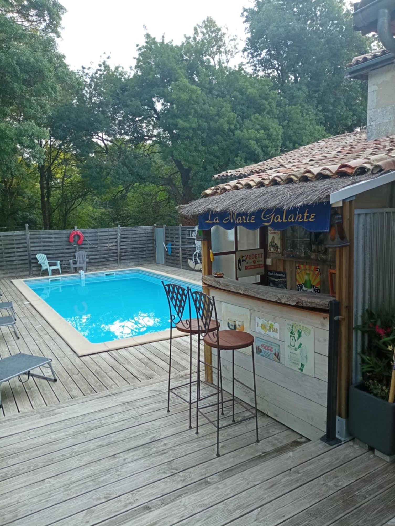 Bed and Breakfast La Girondine Galgon Екстер'єр фото