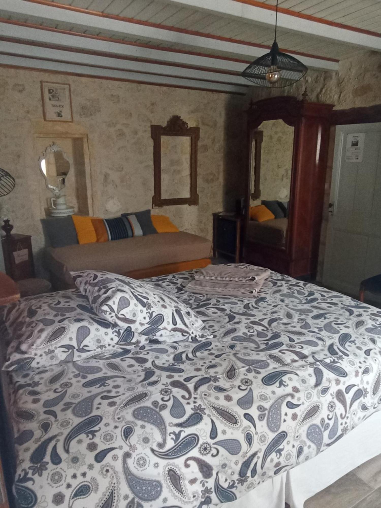 Bed and Breakfast La Girondine Galgon Екстер'єр фото