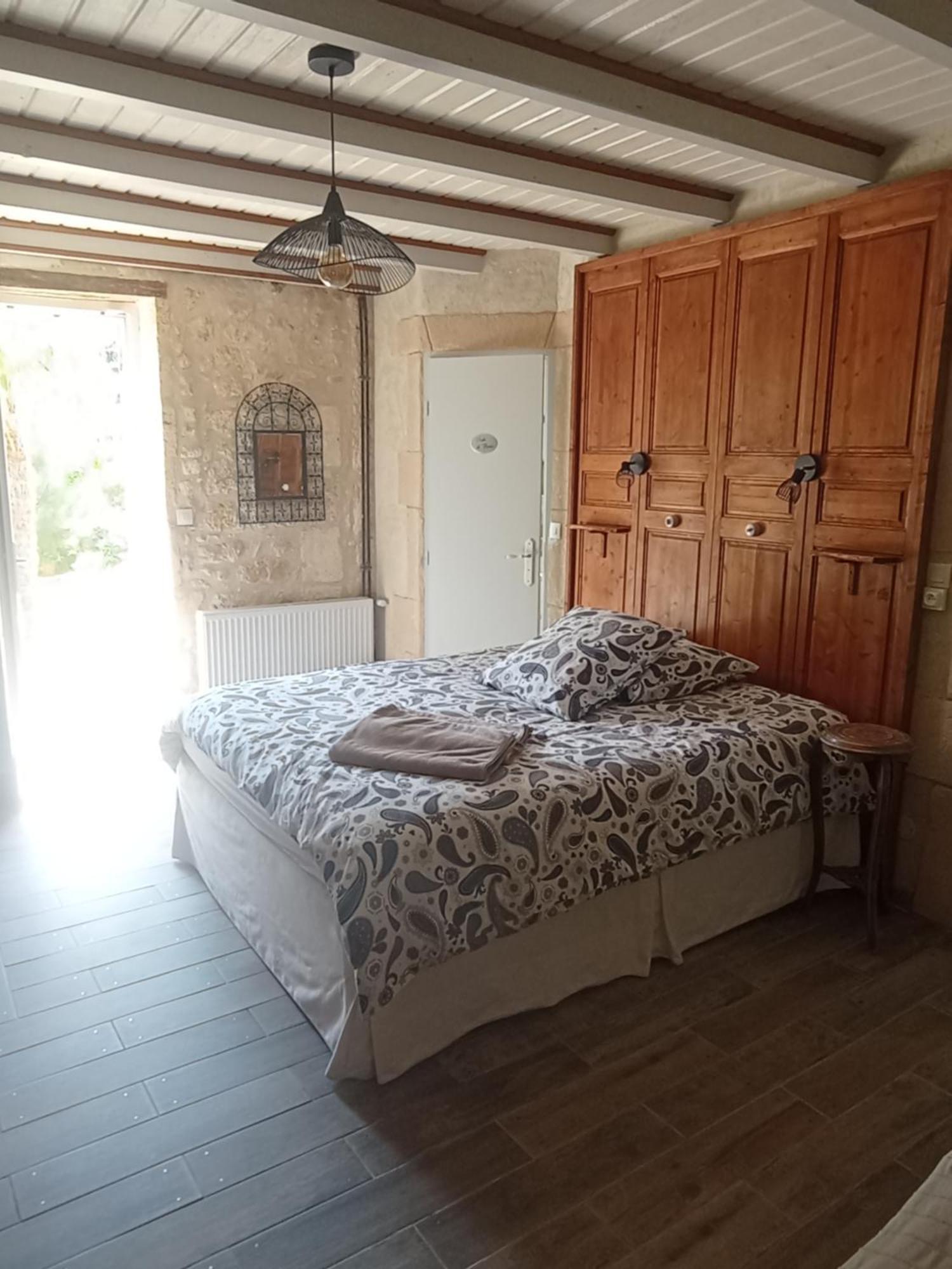 Bed and Breakfast La Girondine Galgon Екстер'єр фото