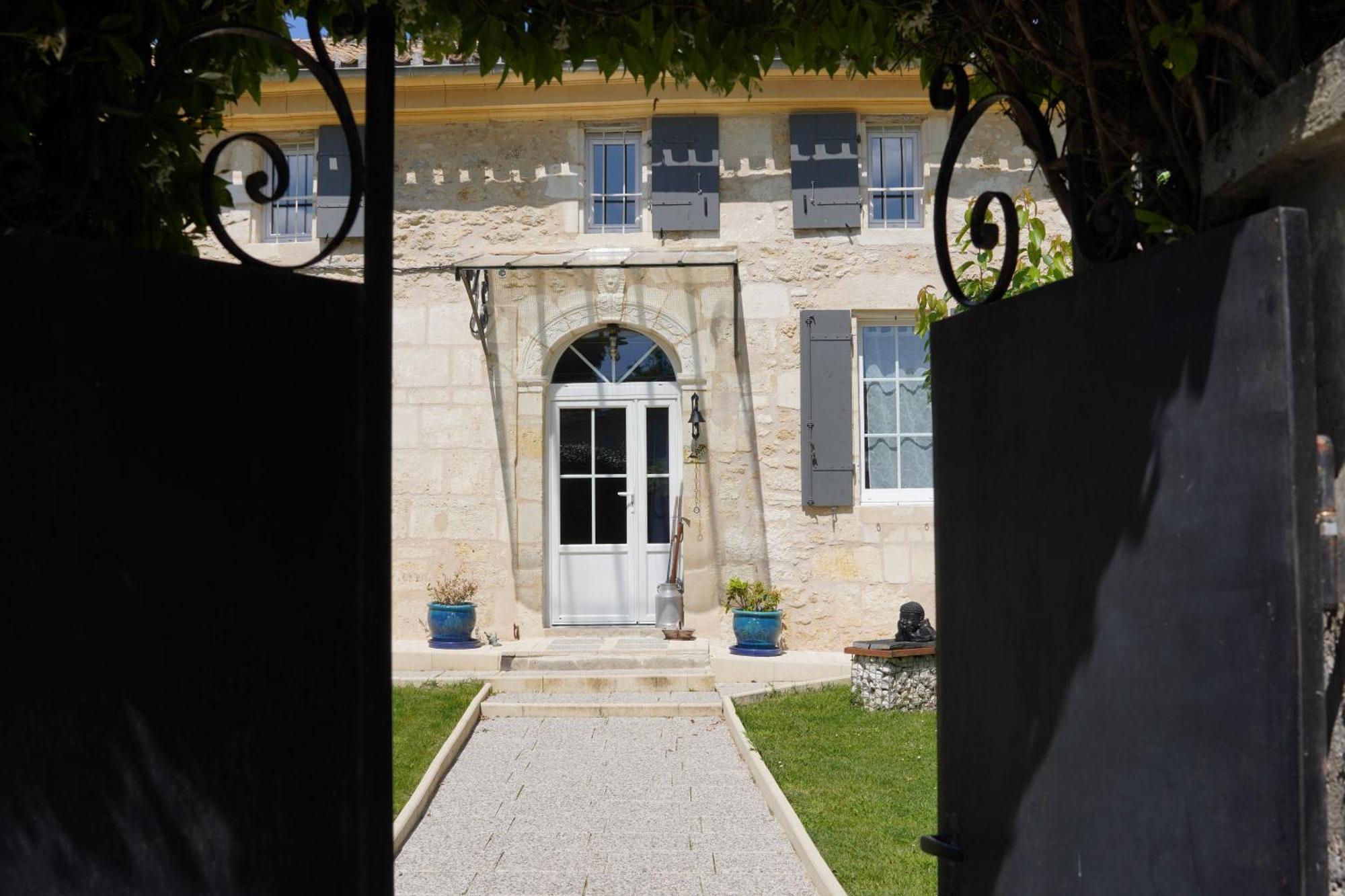 Bed and Breakfast La Girondine Galgon Екстер'єр фото