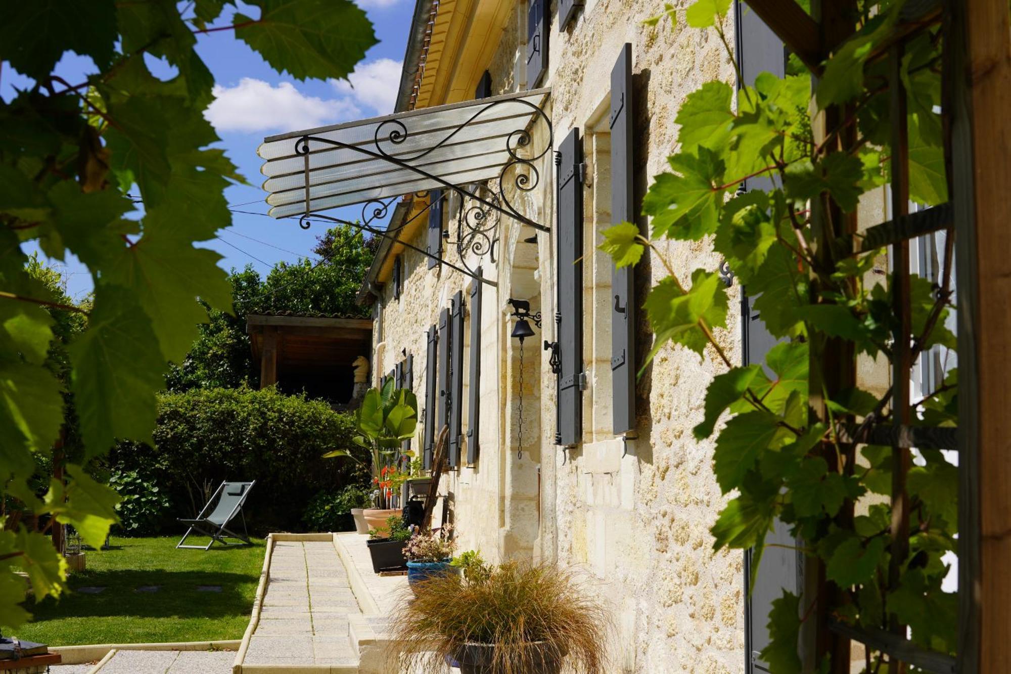Bed and Breakfast La Girondine Galgon Екстер'єр фото