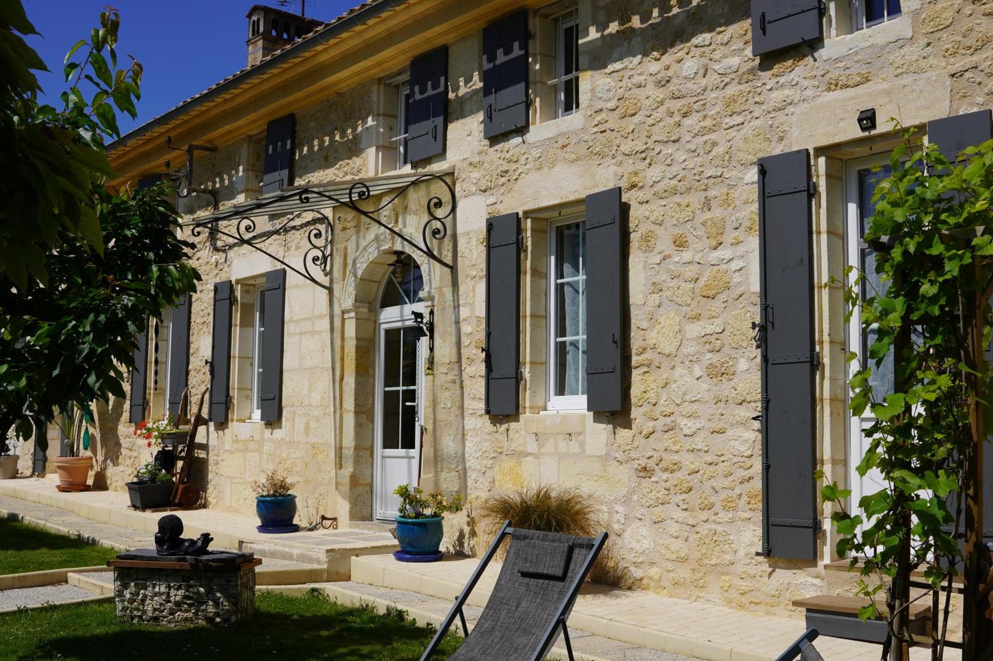 Bed and Breakfast La Girondine Galgon Екстер'єр фото