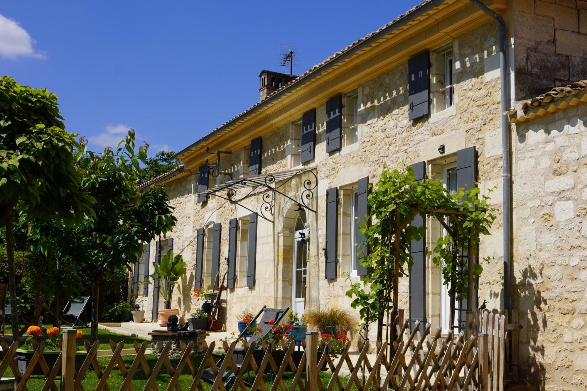 Bed and Breakfast La Girondine Galgon Екстер'єр фото
